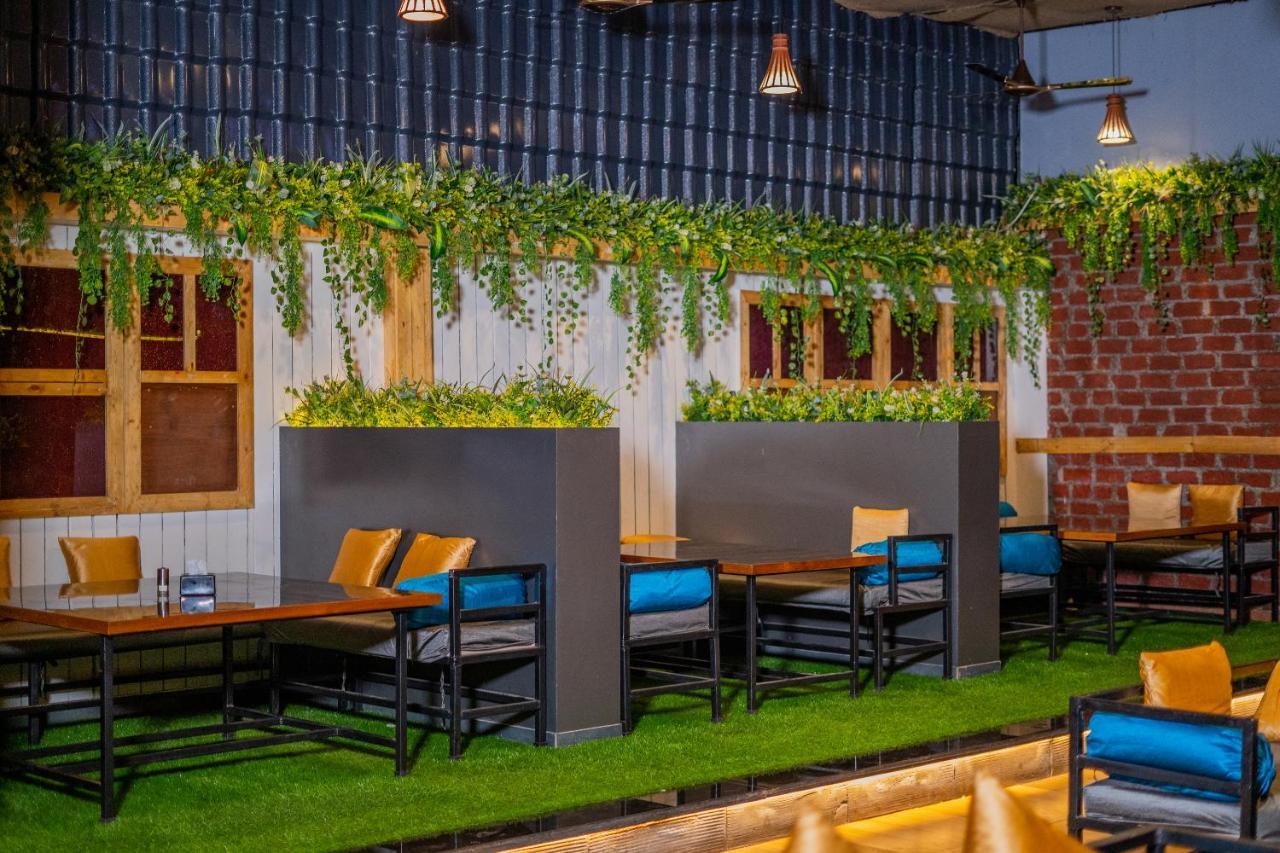 Hotel Mari Aai Residency Navi Mumbai Buitenkant foto