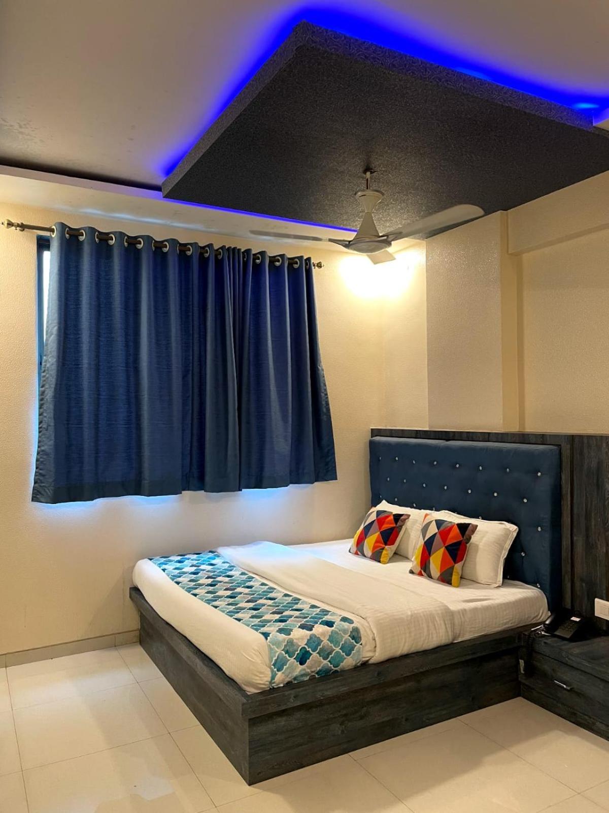 Hotel Mari Aai Residency Navi Mumbai Buitenkant foto